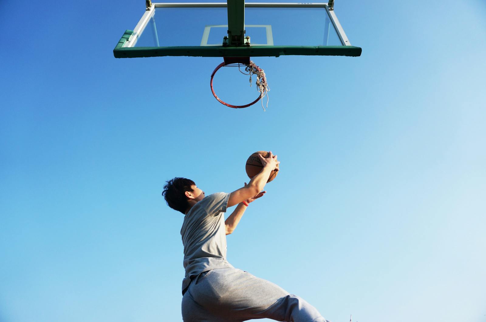 尊龙凯时 — 篮球赛场扣篮瞬间